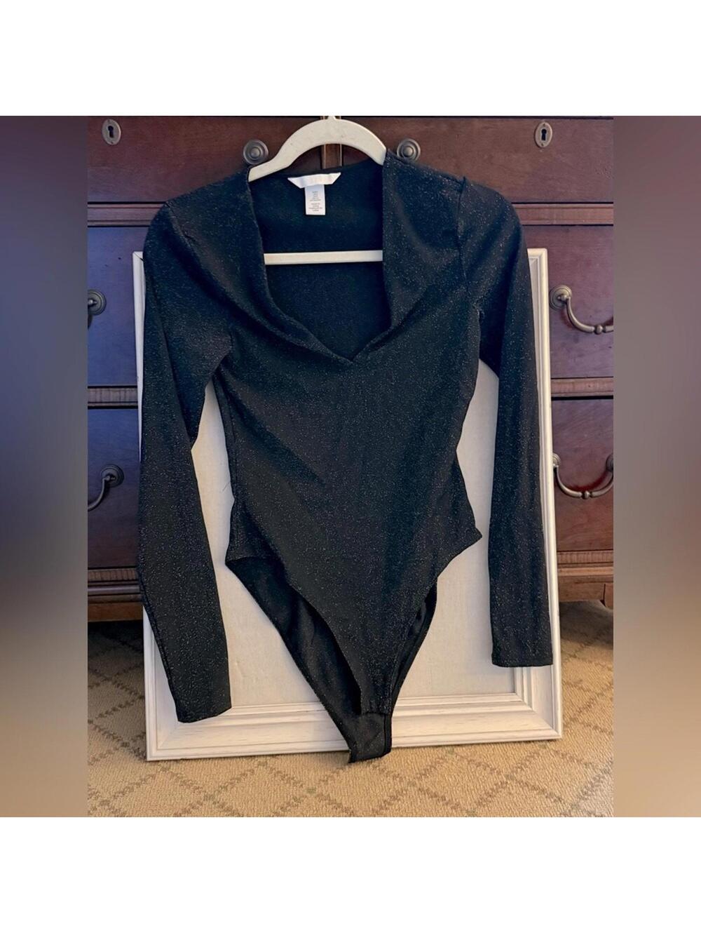 H&M V neck long sleeve sparkle effect body suit NWOT S